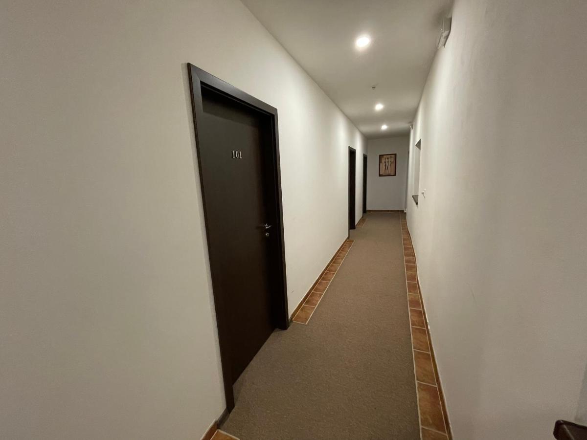Apartman Atelier Kadan Exterior photo